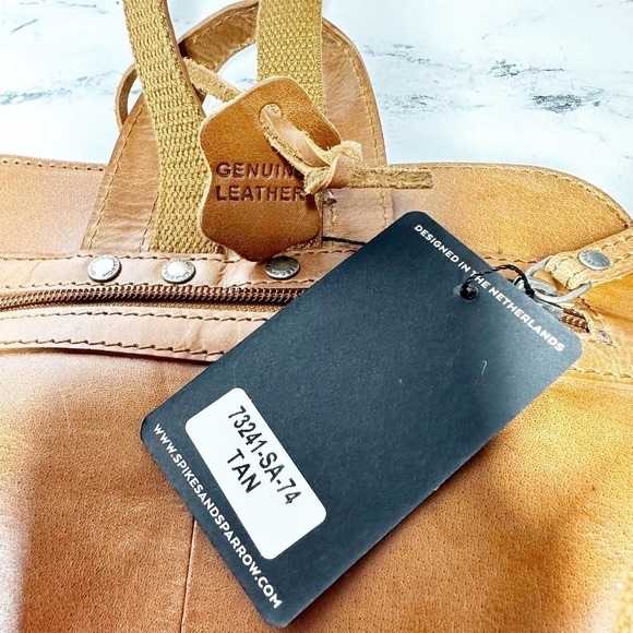 Spikes & Sparrow Leather Distressed Backpack - Picture 6 of 10